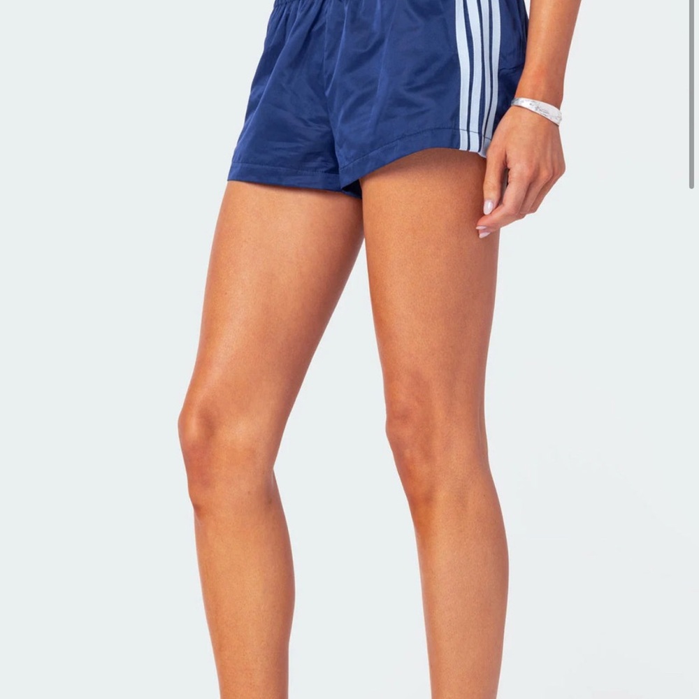 Edikted Nikki Nylon shorts